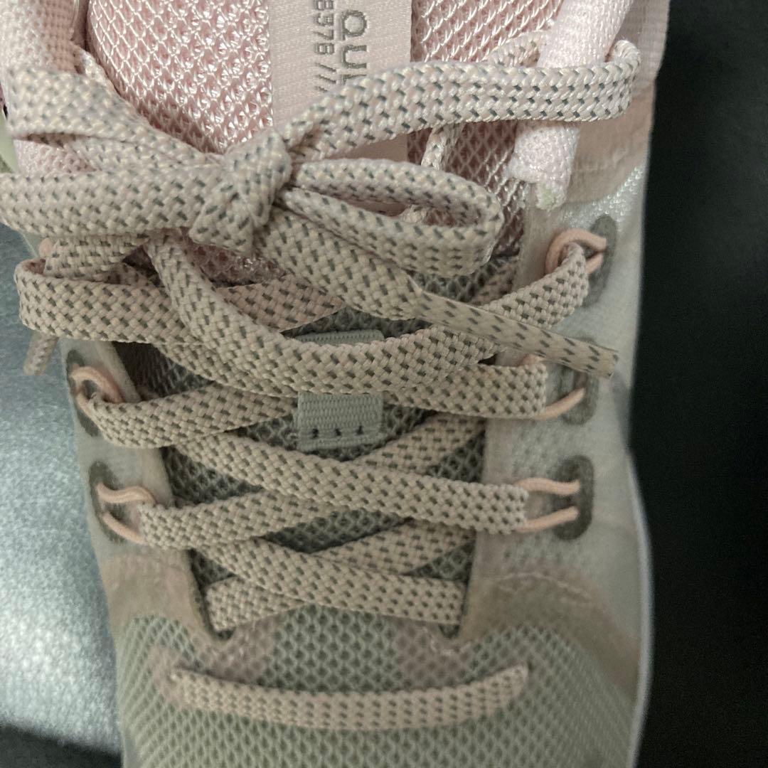 新品NIKEウィメンズQUESTグレー×ピンク23.5