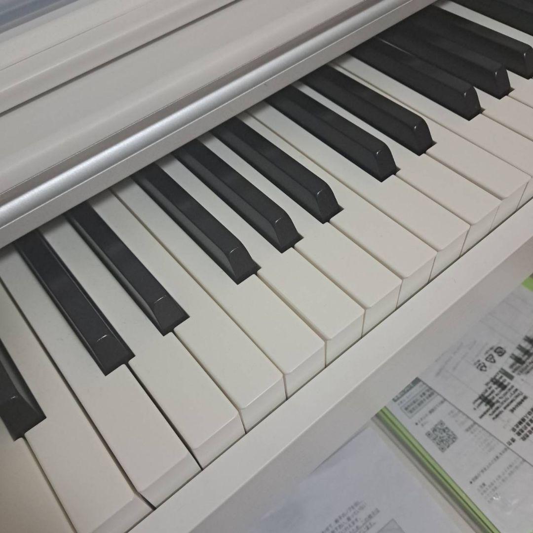 ※引き取り限定です。22年製ピアノ、椅子つき。