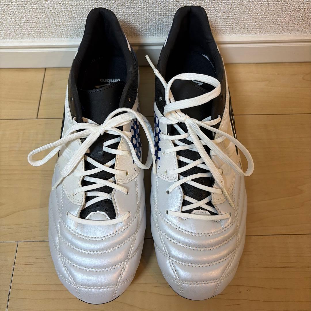 Umbro UBT サッカーシューズ ホワイト/ブラック