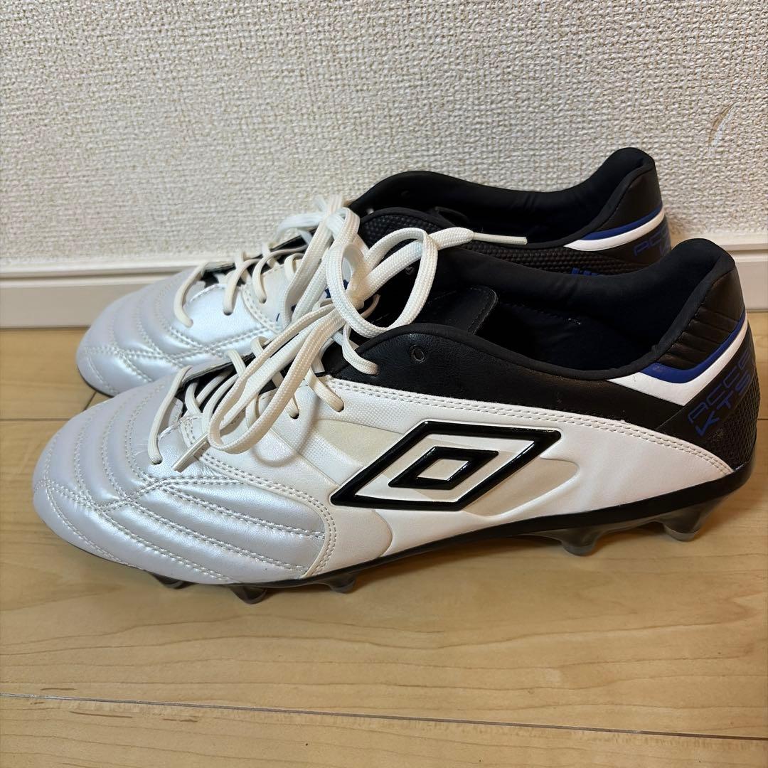 Umbro UBT サッカーシューズ ホワイト/ブラック