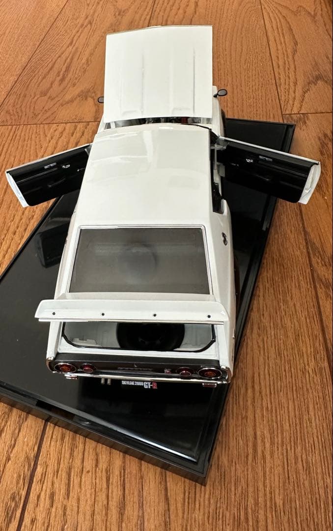 京商日産ケンメリスカイラインGTR White1/18箱無ディスプレイケース付