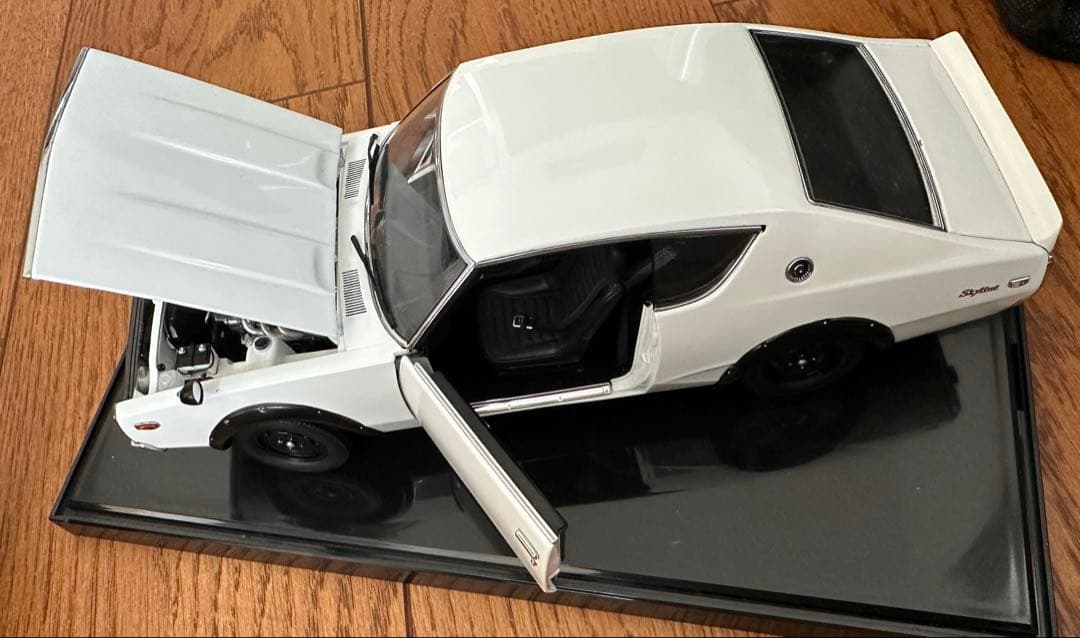 京商日産ケンメリスカイラインGTR White1/18箱無ディスプレイケース付